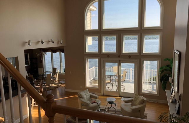 Hermosa casa adosada frente al lago Saratoga Lake + Servicios comunitarios