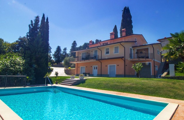 Hermoso Apartamento En Vipolže Con Piscina