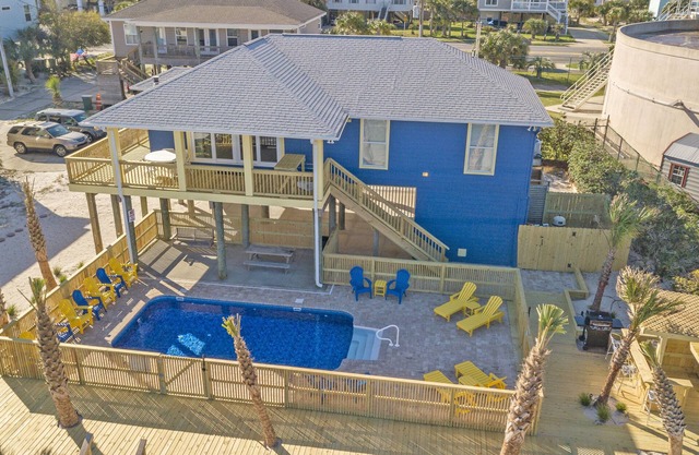 Completamente remodelado 4 dormitorios Sound Front Home w / pool!