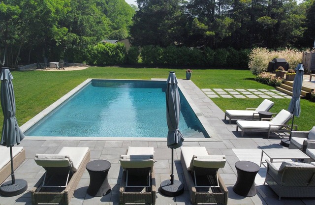 Nuevo en el mercado: rancho encantador totalmente renovado en Southampton Village