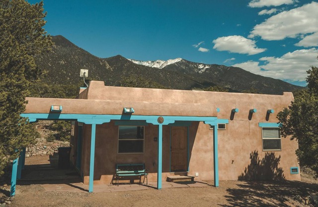 Hermosa casa de 2 dormitorios al suroeste al pie de la Sangre de Cristos