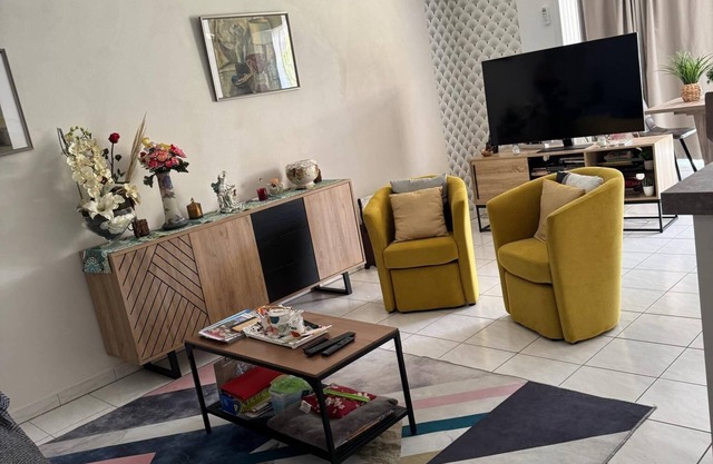 Beautiful apartment terrace rdj 800m beach take your meals outside, quiet comfort
