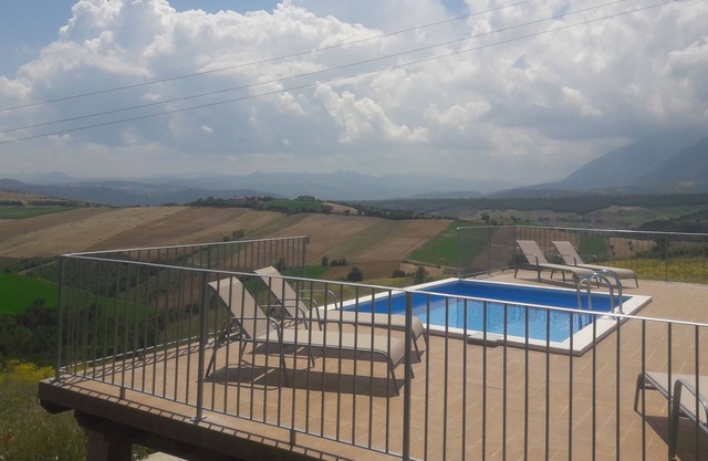 Hermoso apartamento espacioso con piscina compartida