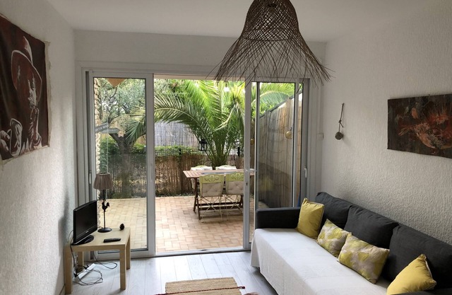 **** Hermosa T2, jardín de 70 m2, tranquilo, soleado, a 50 metros de la playa.