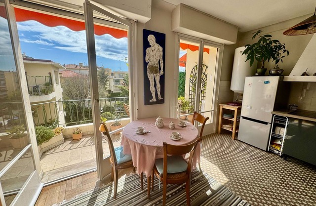 Beautiful T2 with balcony near downtown