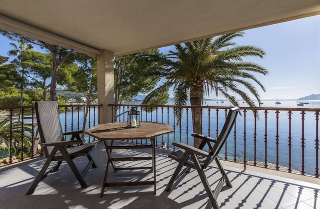 Precioso apartamento de dos dormitorios en primera línea del mar