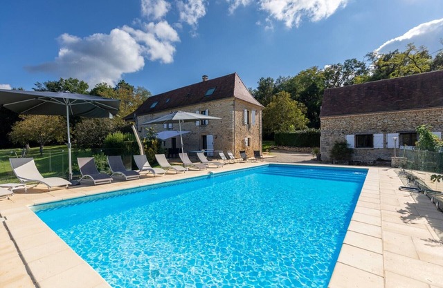 Hermosa mansión típica francesa con piscina privada