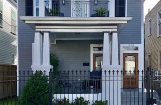 Beautiful Uptown Home 3 Blocks From St.Charles Ave