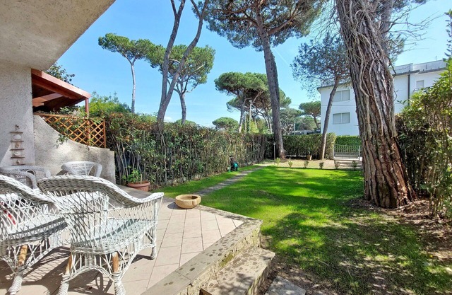 Maravillosa casa de vacaciones con WIFI, A/C, TV, veranda, aparcamiento, cerca de Forte Dei Marmi