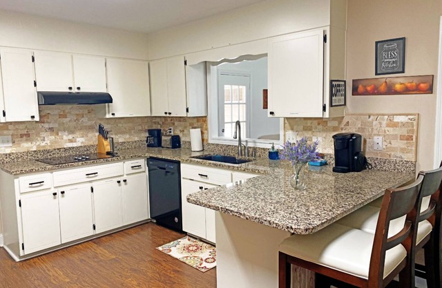 Beautiful Villa with heated pool/ Billiards table & plenty of other amenities