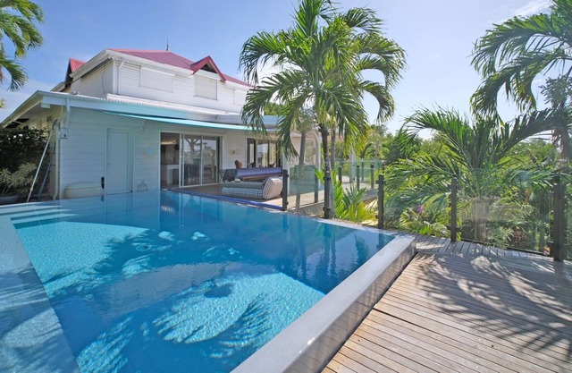 Beautiful Villa for 12 on the Marina, swimming pool and jacuzzi