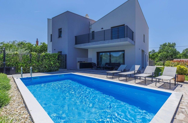 Casa de vacaciones con piscina privada, WIFI, A/C, TV, terraza, mascotas permitida, aparcamiento