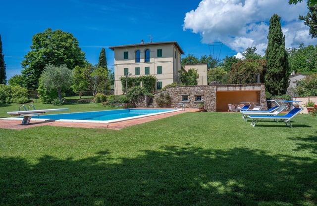 Preciosa casa de vacaciones con WIFI, piscina privada, TV, mascotas permitida y aparcamiento