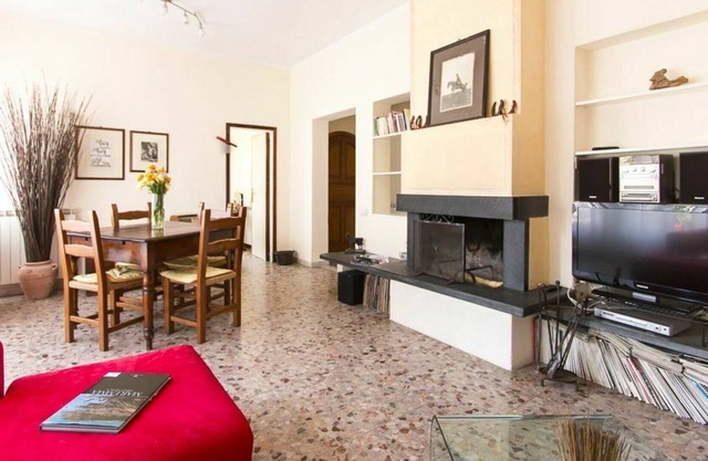 Preciosa casa de vacaciones con WIFI, A/C, TV, terraza, mascotas permitida y aparcamiento