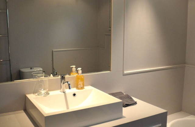 Villa renovada de pie con piscina y loft independiente en Aix