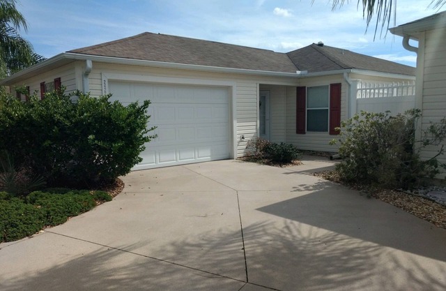 Hermosa villa en el corazón de la comunidad de adultos activos más amigable de Florida