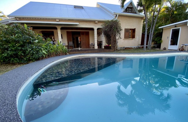 Hermosa villa, piscina, jacuzzi separada, baño de vapor, baños de sal Pond.