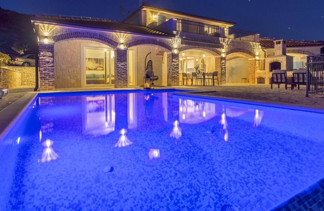 Beautiful Villa Terra, in Dalmatia, with a Pool