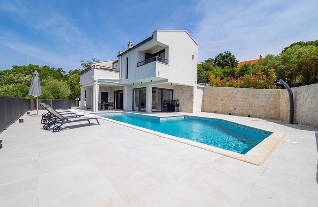 Beautiful Villa TIMES with heated pool