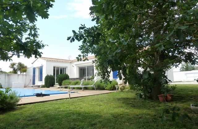 HERMOSA VILLA CON PISCINA CERCA DEL MAR Y PISCINA VERDE PISCINA CLIMATIZADA Y WIFI