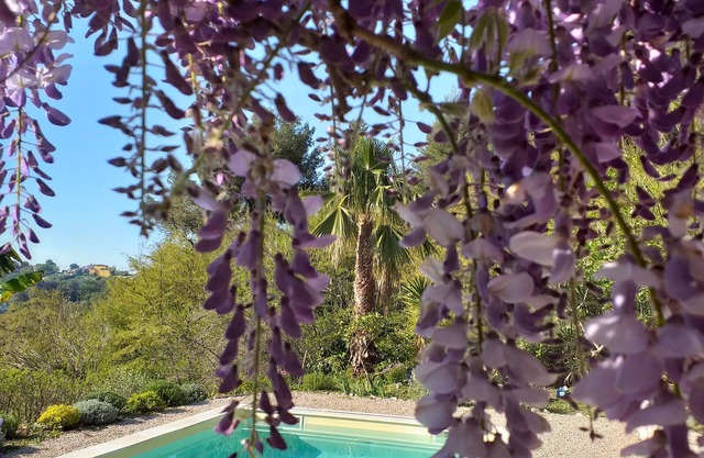 HERMOSA VILLA CON PISCINA VISTA AL MAR Y MONTAÑAS, ALTURAS DE MENTON, RIVIERA FRANCESA