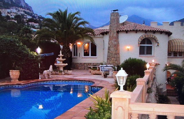ENJOY A MARVELLOUS HOUSE AND THE SUMMER THE WHOLE YEAR