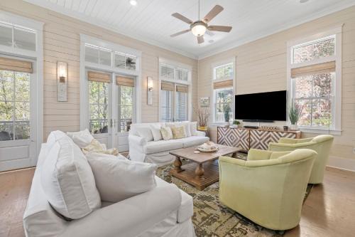 Beautiful WaterColor Home Across From Cerulean Park 5BR 4,5BTH Carriage House home