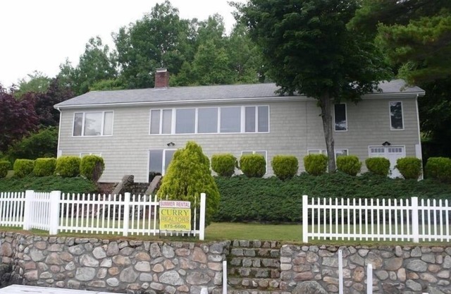 Hermosa Casa Frente al Mar en Winnepesaukee con muelle y la playa.