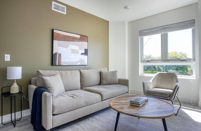 Beautiful West LA 1BR w/ Rooftop & Gym, nr Restaurants, by Blueground