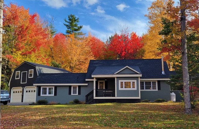 Beautiful White Mountains Home w/Sauna, Firepit and Gameroom