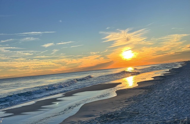Beautifully renovated 3BR townhome with boat slip just steps from the beach!