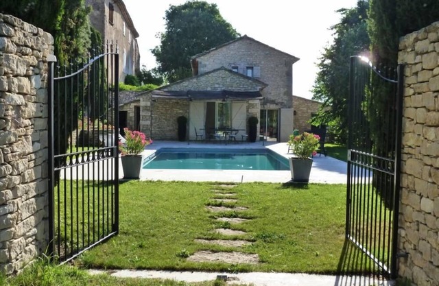: Renovado Antigua Granja, a los pies de un pueblo encaramado, localidad de Gordes