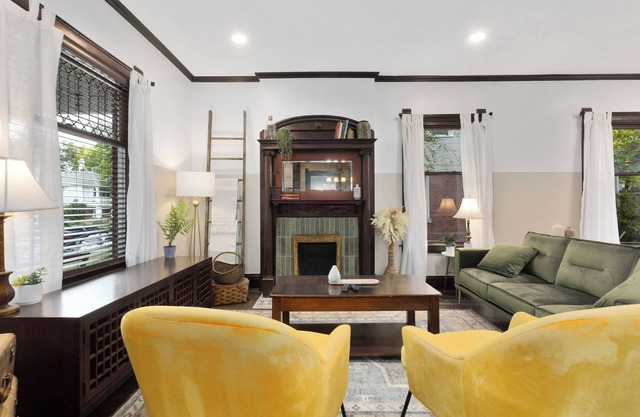 Beautifully Restored 100YR Old 4BD Near Plaza