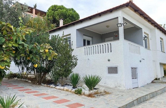 Villa Siesta oasis de calma rodeado de olivos y con vistas al mar de Egeai