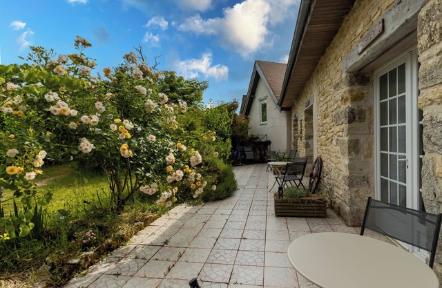 Alojamiento y desayuno "Chambre Chardon" con terraza y jardín compartidos