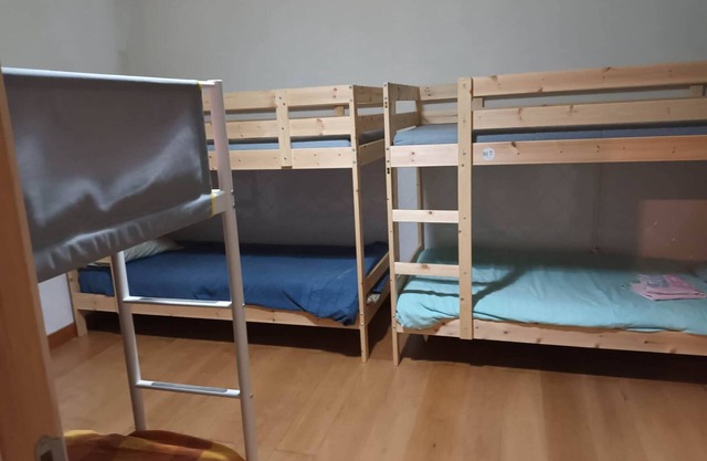 Cama en una habitación compartida 2 de 6 camas uso mixto masculino y femenino