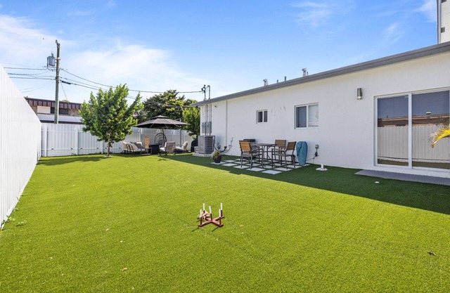 Bee Our Guest-Free Parking-Private Fence Turf/Patio-Grill--Fire Pit