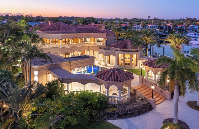 Bellagio Gold Coast / Luxury Mansion Waterfront