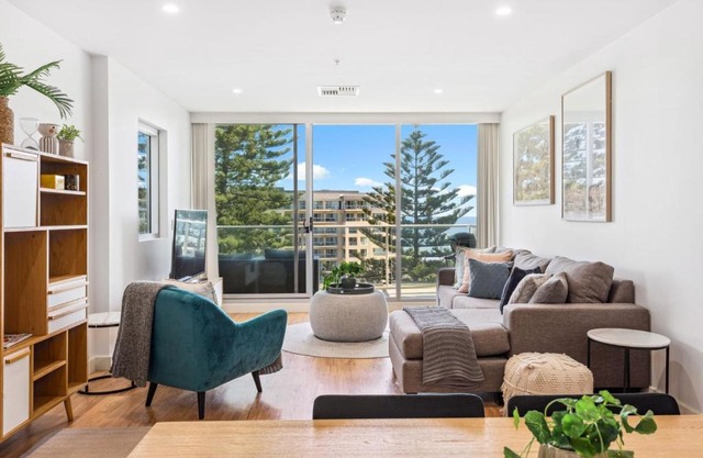 Belle Escapes - Aquarius on Colley Terrace 2 bed-2bath with sea views