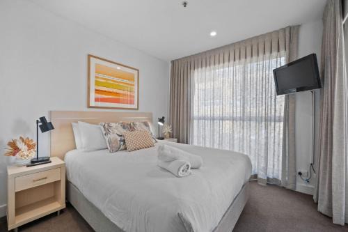 Belle Escapes - Beachside Apartment in Glenelg