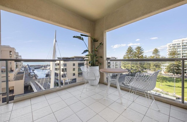Belle Escapes - Park View Apartment at The Pier