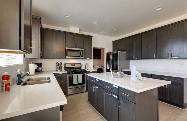 Bellemont Family Home w/ Yard - Hike, Ski, Explore