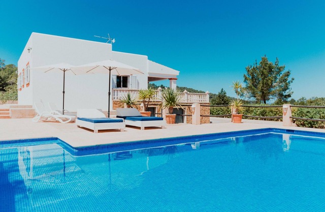 Mansión moderna en St Josep de sa Talaia con piscina privada