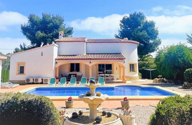 Chalet independiente en Jávea con piscina privada y mucha privacidad