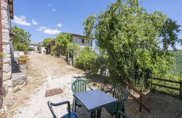 Apartamento ideal en Sellano con piscina compartida