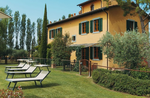 Estancia en una casa rural en Cortona con piscina compartida