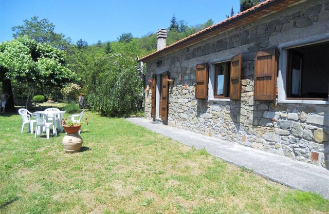 Hermosa casa de vacaciones en Femminamorta con jardín privado