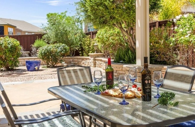 Berry Cabernet - Beautiful Home in Winchester