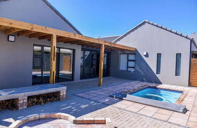 Relájese con estilo en Bessie, la casa de vacaciones más acogedora de Langebaan