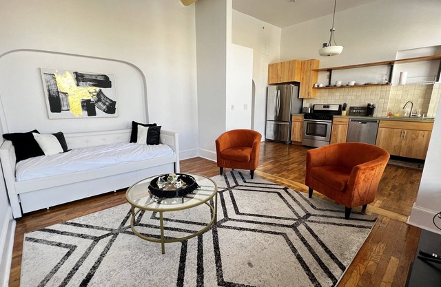 Best 2bdr loft on Lively Mass Street - Downtown